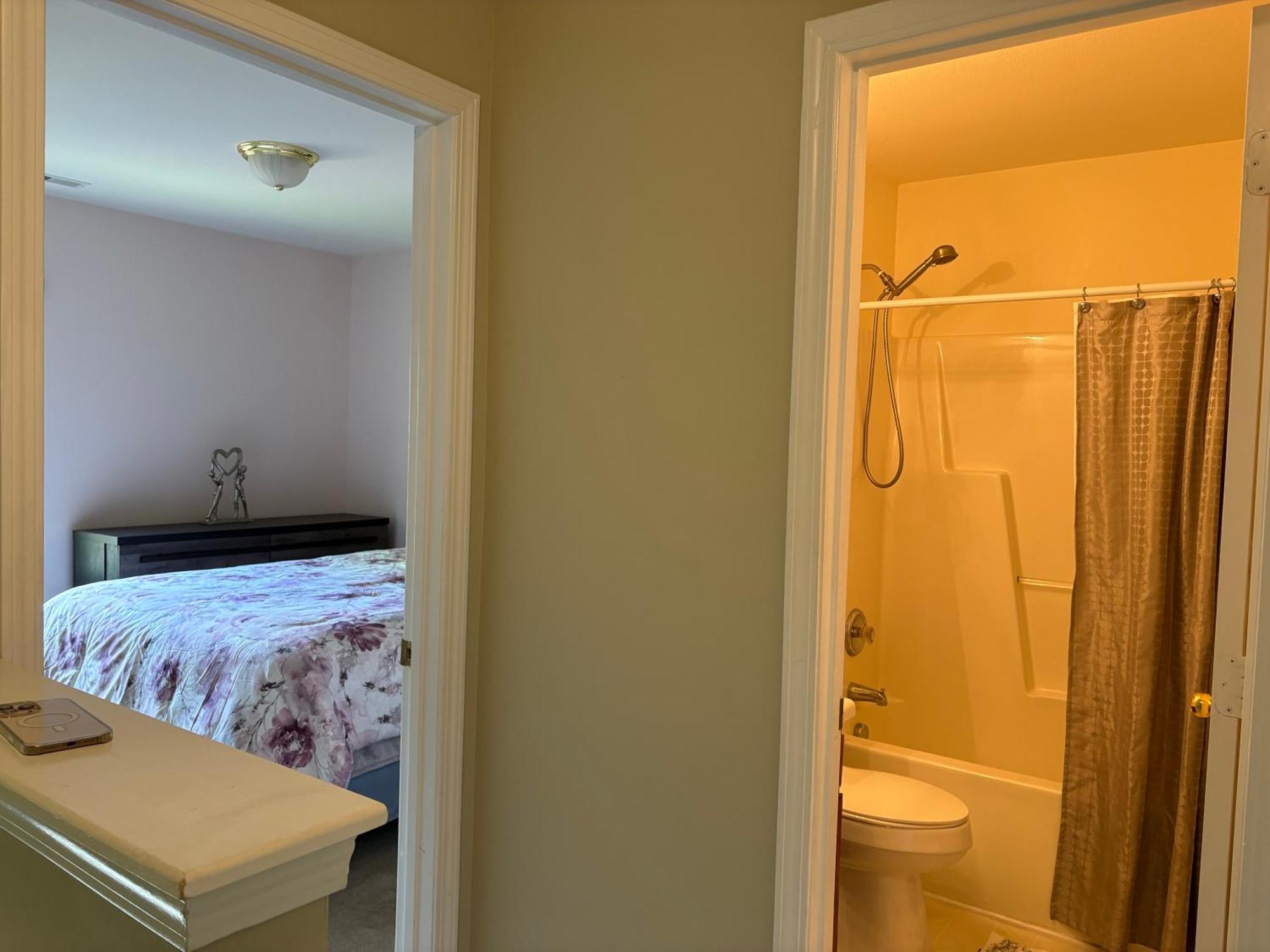Appartement Private Bed And Bath In Charlotte Extérieur photo